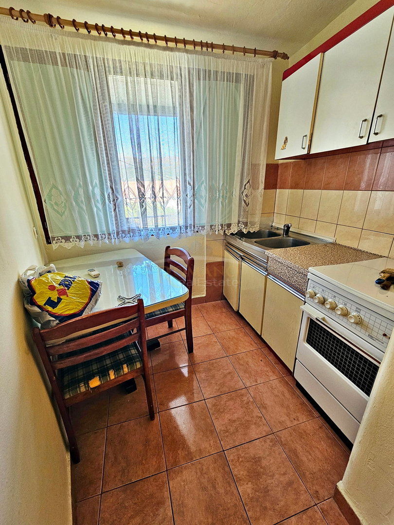 Hiša za adaptacijo 300 m od centra Trogira